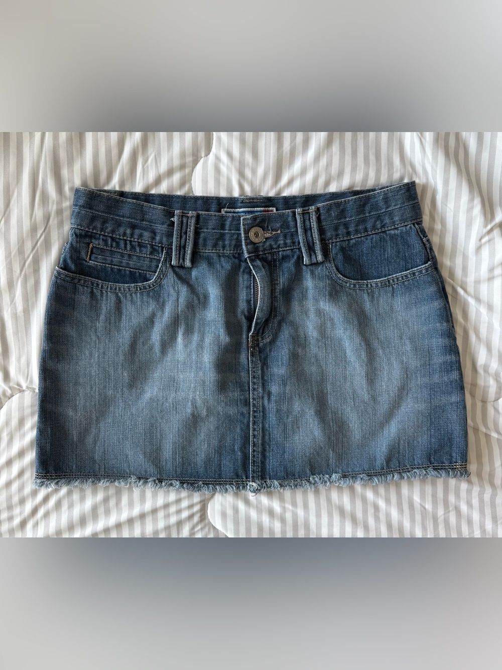 Old Navy Vintage Ultra Low Waist Y2K Blue Denim Skirt Raw Hem 100% Cotton Size 6